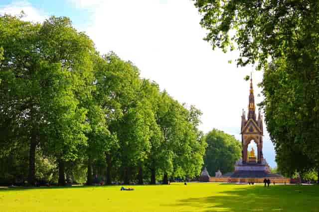 Broad Walk North Lawns - image 3