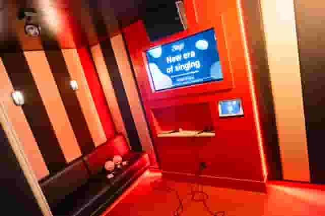 Sideshow Gaming Bar