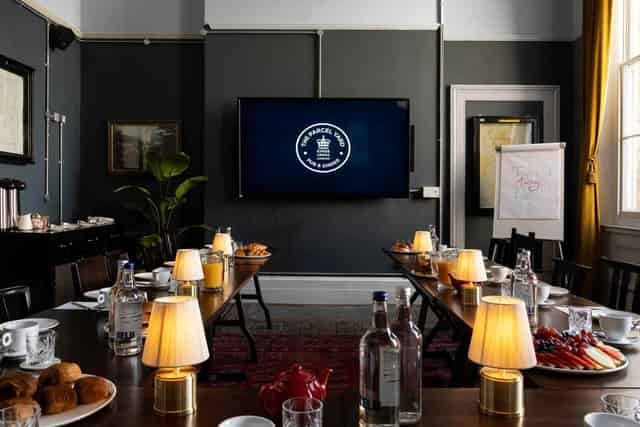 First Class Lounge