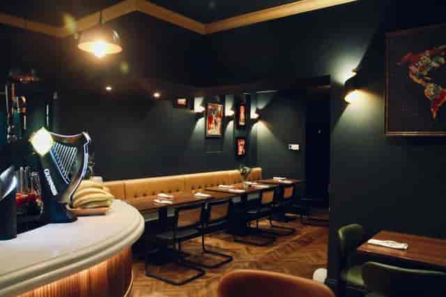 Lamp House welcome lounge with booth seating for intimate VIP networking dinners and receptions.