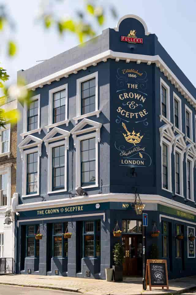 Crown & Sceptre pub venue for intimate off-site meetings and networking events.