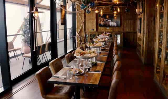 Captain’s Table private dining room with leather seating for professional networking events.