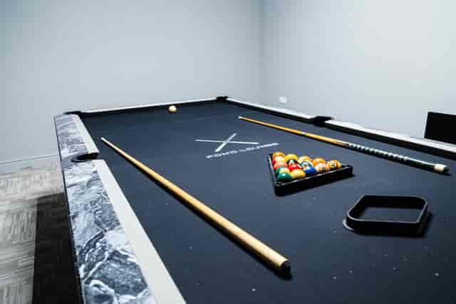 Rush Hour Suite at FOMO Lounge: casual breakout space for corporate networking and team building.