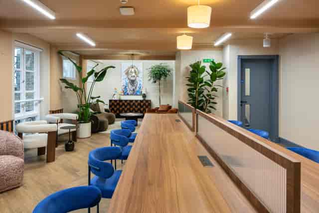 London Fields meeting room with breakout lounge and collaborative table for professional events.