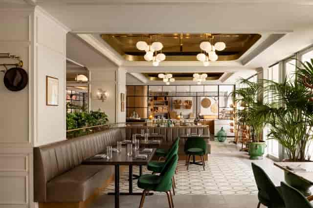 The Trophy Room at The Crescent: Elegant corporate breakfast and upscale working lunch venue.