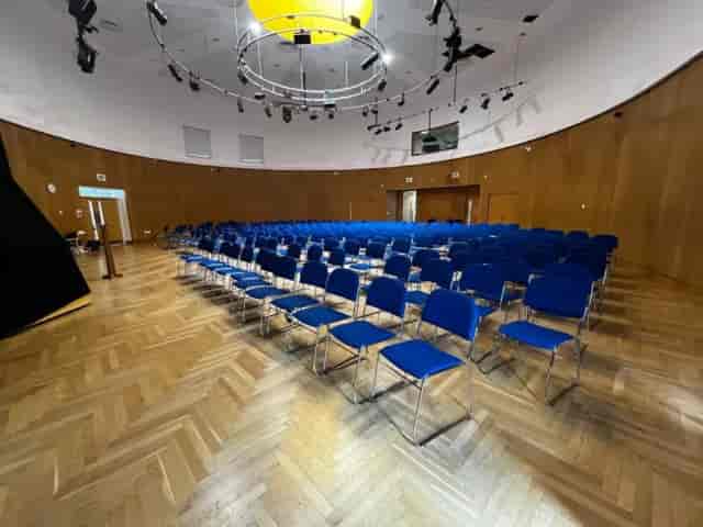 The Sumner Room auditorium: theater-style seating for corporate presentations and lectures.