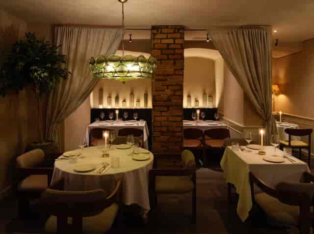 La Bottega wine bar private dining room with brick walls for VIP dinners and exclusive events.