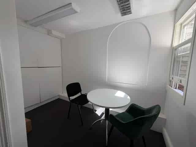 Small breakout room at The Green Nunhead for private meetings and quiet coworking.