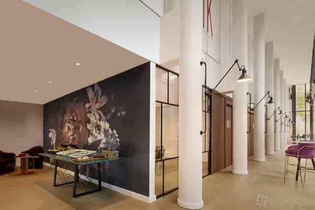 The Boothroyd at Hotel Riu Plaza London: floral wall, ideal for upscale networking and events.