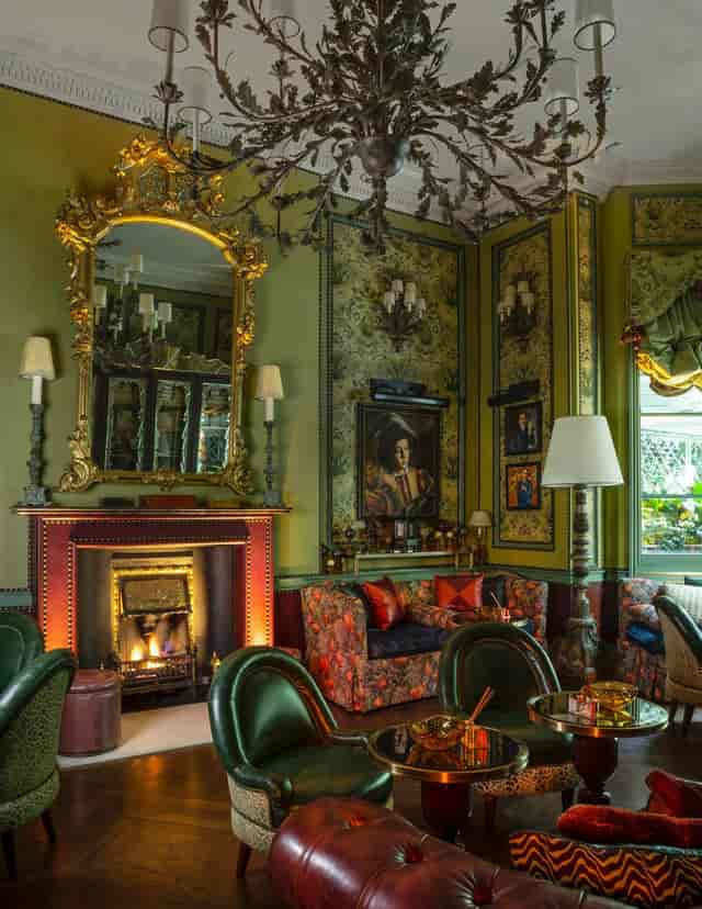 Opulent Pembroke House breakout room for luxury private dining and high-stakes business meetings.