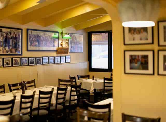 Mitcham Golf Club clubhouse dining room for private dinners and corporate networking events.