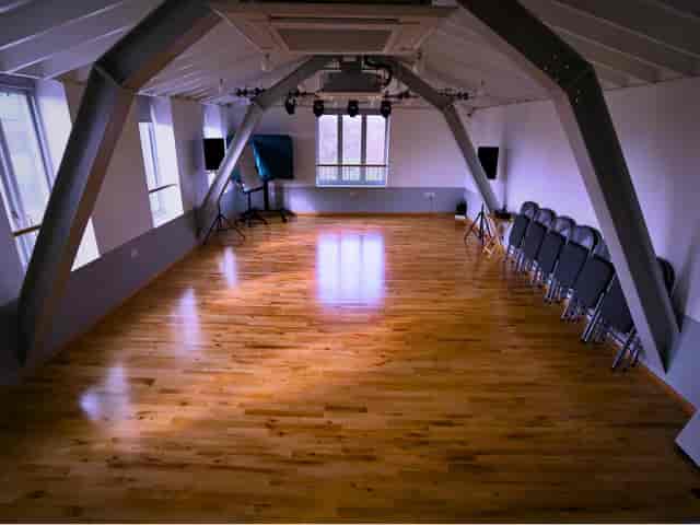 Industrial-chic Main Hall studio for corporate workshops and professional seminars.