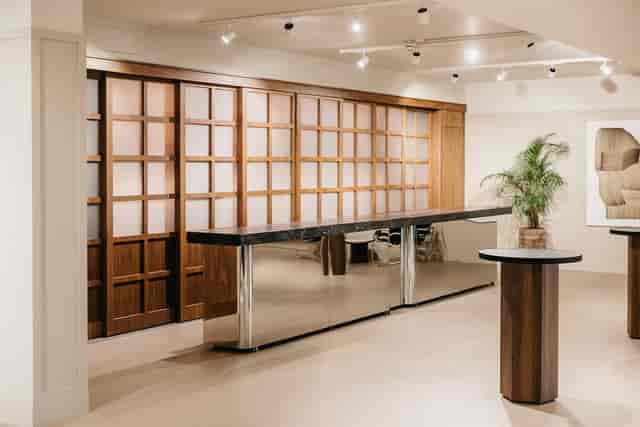 Idea Store Canary Wharf venue featuring a mirrored bar, ideal for upscale cocktail networking events.