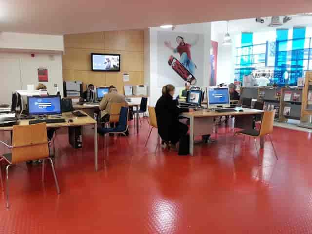 Idea Store Canary Wharf business center workspace for corporate meetings and coworking events.