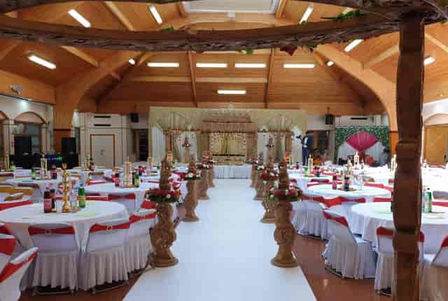 Banquet-style event setup in Oakington Manor Main Hall with rustic-chic wedding reception decor.