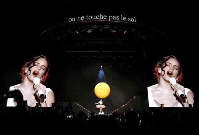 LAV Lisboa ao Vivo Sala 2 concert stage with IMAG screens and professional event lighting.