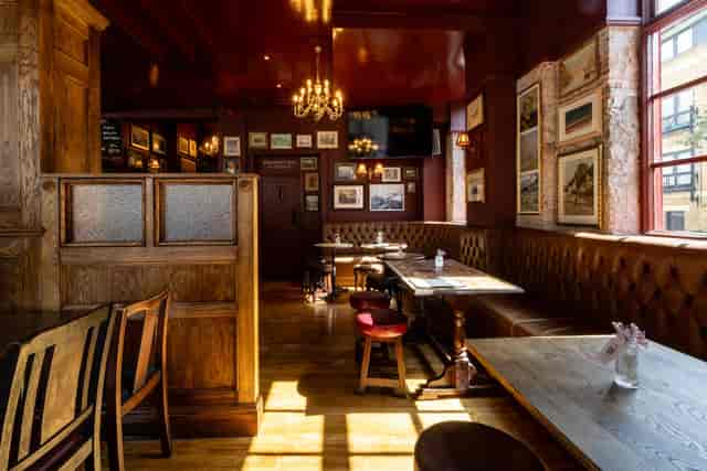 The Dining Room at Tower Bridge Arms, booth seating for breakout sessions and networking events.