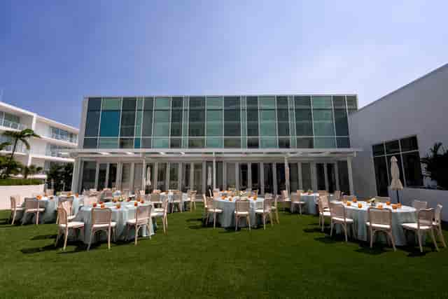 Pool Deck Pavilion at Marriott North: pristine turf event space for corporate and social gatherings.