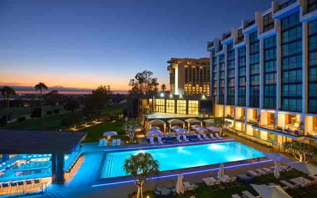 Pool Deck Pavilion at Fort Lauderdale Marriott North for executive retreats and networking events.