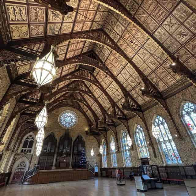 Medlock Suite at Ashton Town Hall: Ornate venue for upscale gala dinners and branding events.