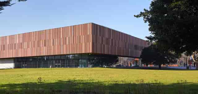 Modern Ravelin Park venue with glass architecture, ideal for corporate events and exhibitions.