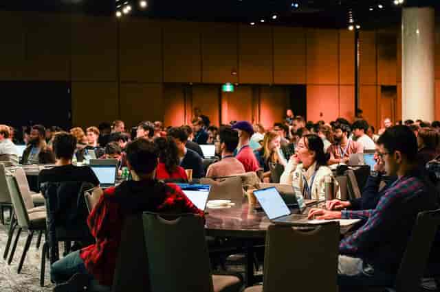 Main Concert Hall at Lisboa ao Vivo featuring round tables for collaborative workshop events.