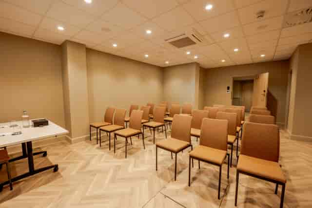 Theater-style meeting room at Big Ben, Strand Palace for corporate presentations and training.