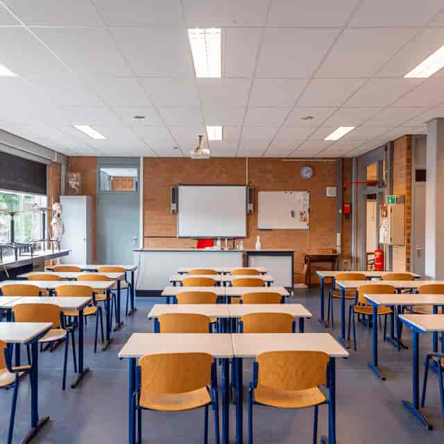 Parliament Hill School classroom in fixed-row setup, ideal for didactic lecture workshops.