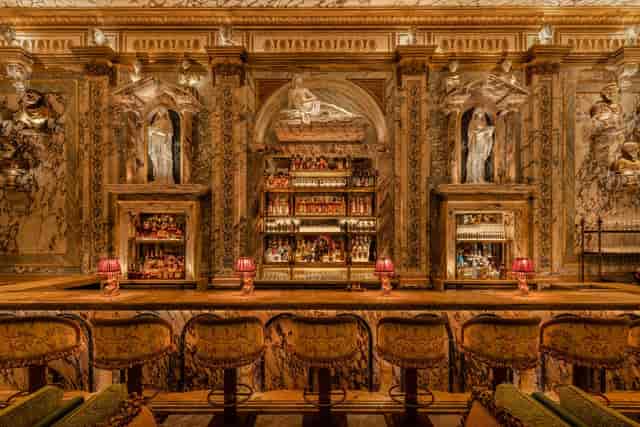 Luxury lounge bar in Apollo’s Muse for VIP networking and exclusive cocktail receptions.