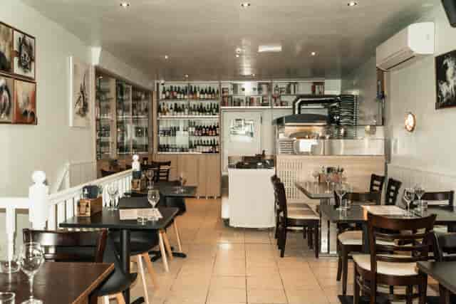 Cozy Pizza Pārā venue for intimate private dinners and networking events.