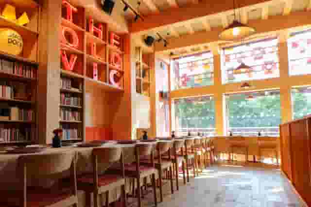 Backstage Bar & Cafe