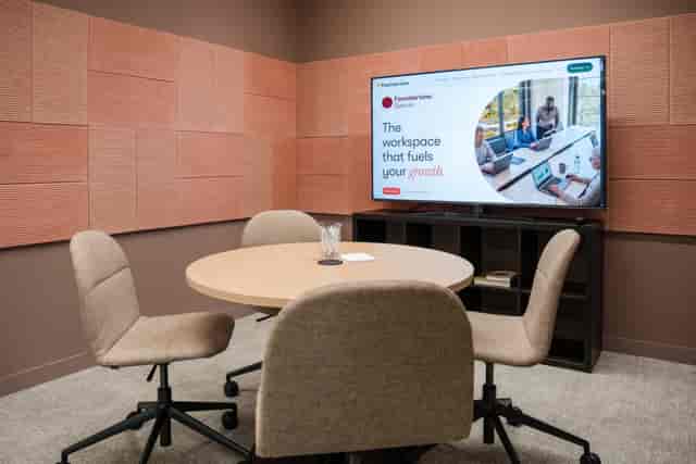 Foundervine huddle room with acoustic panels for collaborative business meetings and workshops.