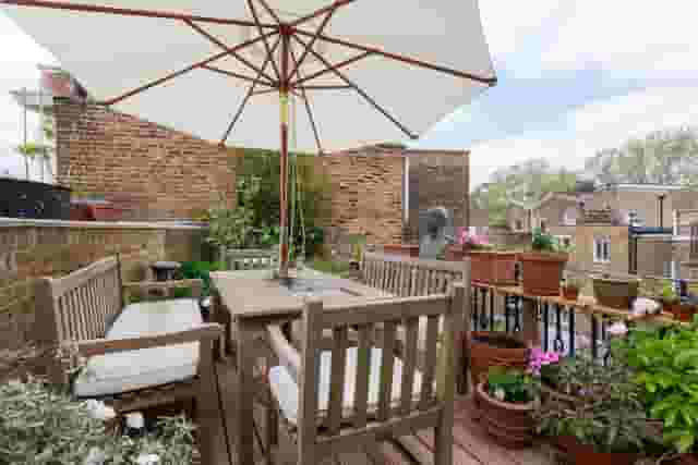 Meanwhile Gardens Playhut