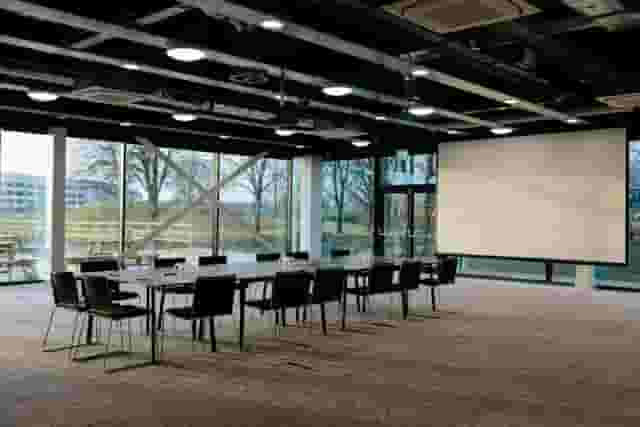 8-person Meeting Room