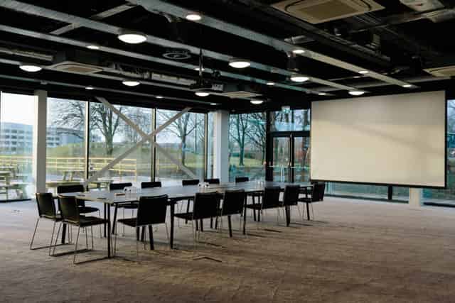 8-person Meeting Room