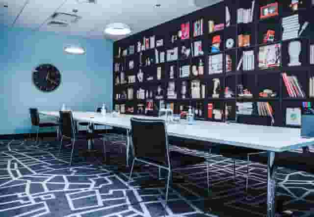 8-person Meeting Room