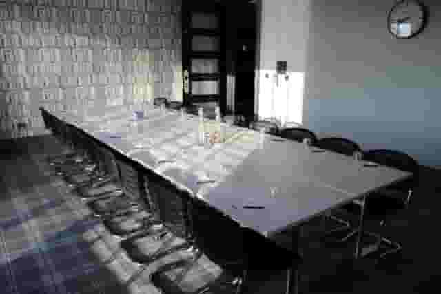 8-person Meeting Room