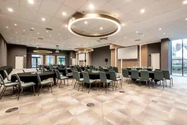 The Bridoon event space, Hogarths Solihull: modern corporate workshop room with hybrid seating.