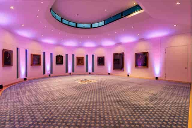 Haberdashers' Hall circular court room with architectural uplighting for intimate events.