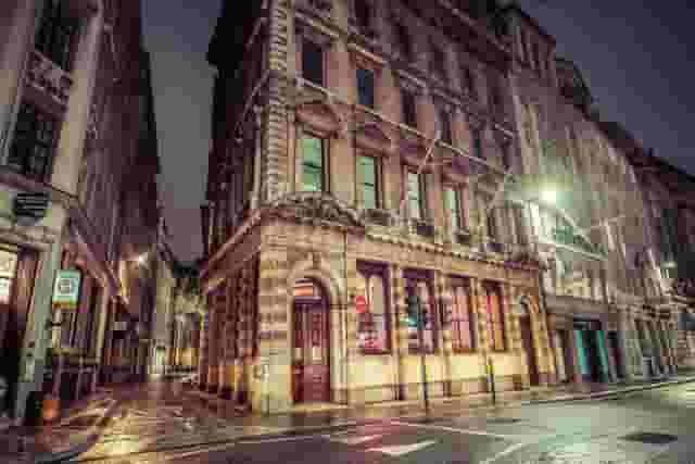 Simmons Bar | Bank