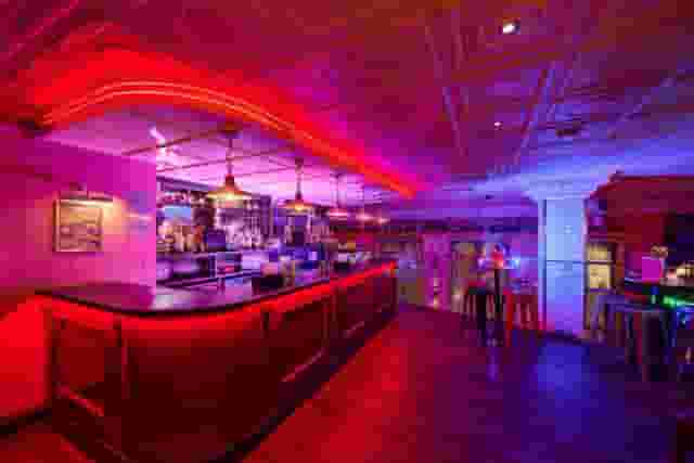 Simmons Bar | Bank