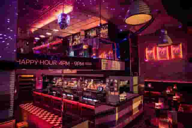 Simmons Bar | Bank