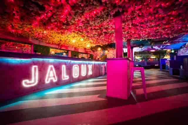 Pink Party Room in Jaloux with floral ceiling, ideal for cocktail receptions and corporate parties.