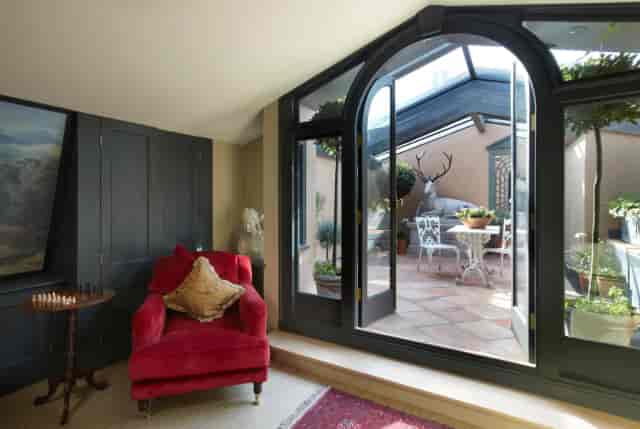 The Wardrobe at Hazlitt's: Luxury lounge and terrace for exclusive meetings or networking events.