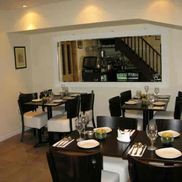 Venezia Room at Briciole with modular dining tables for intimate networking events.