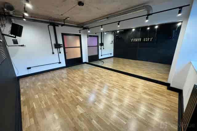 Industrial studio space at The Unit LDN for wellness retreats and team-building workshops.
