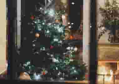 FESTIVE TOWN HOUSE PARTY: THREE FLOORS TO DISCOVER