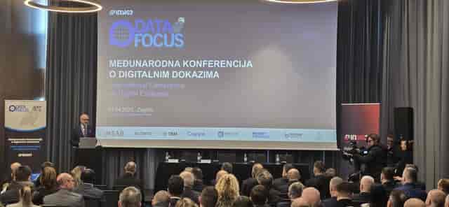 B2B conference with keynote speaker at Hilton Garden Inn Zagreb Meeting Room for corporate events.