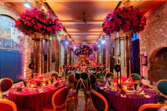 High-end gala venue with elevated floral centerpieces for corporate events and luxury galas.