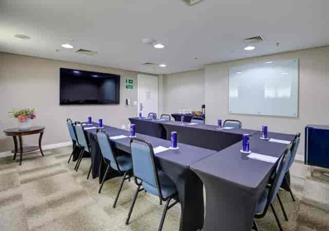 U-shape boardroom at Hilton Garden Inn Zagreb with integrated AV for professional meetings.